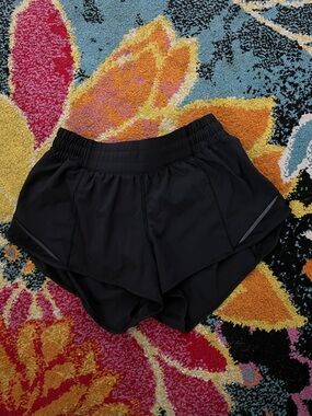 Lululemon Hotty Hot Short Women’s 6 Black